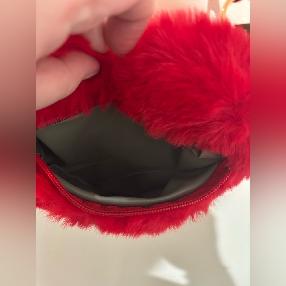 Heart-Shaped Faux Fur Crossbody Bag - Red - Picture 3 of 10